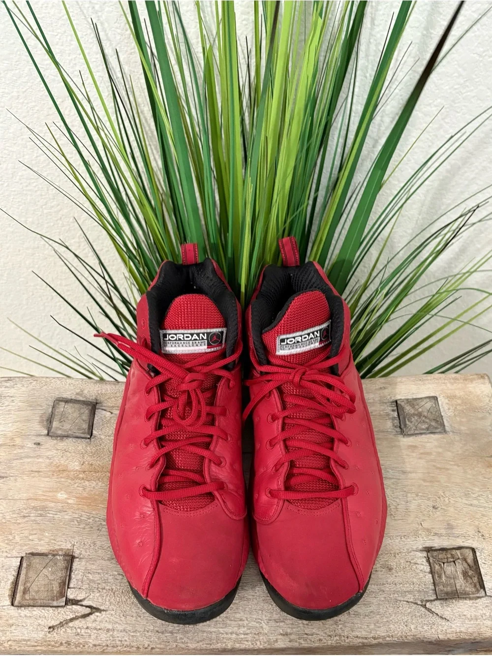 Jordam Jumpman Team 2 Gym Red Sneakers